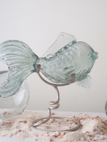 BG-349_Gold fish on metal stand